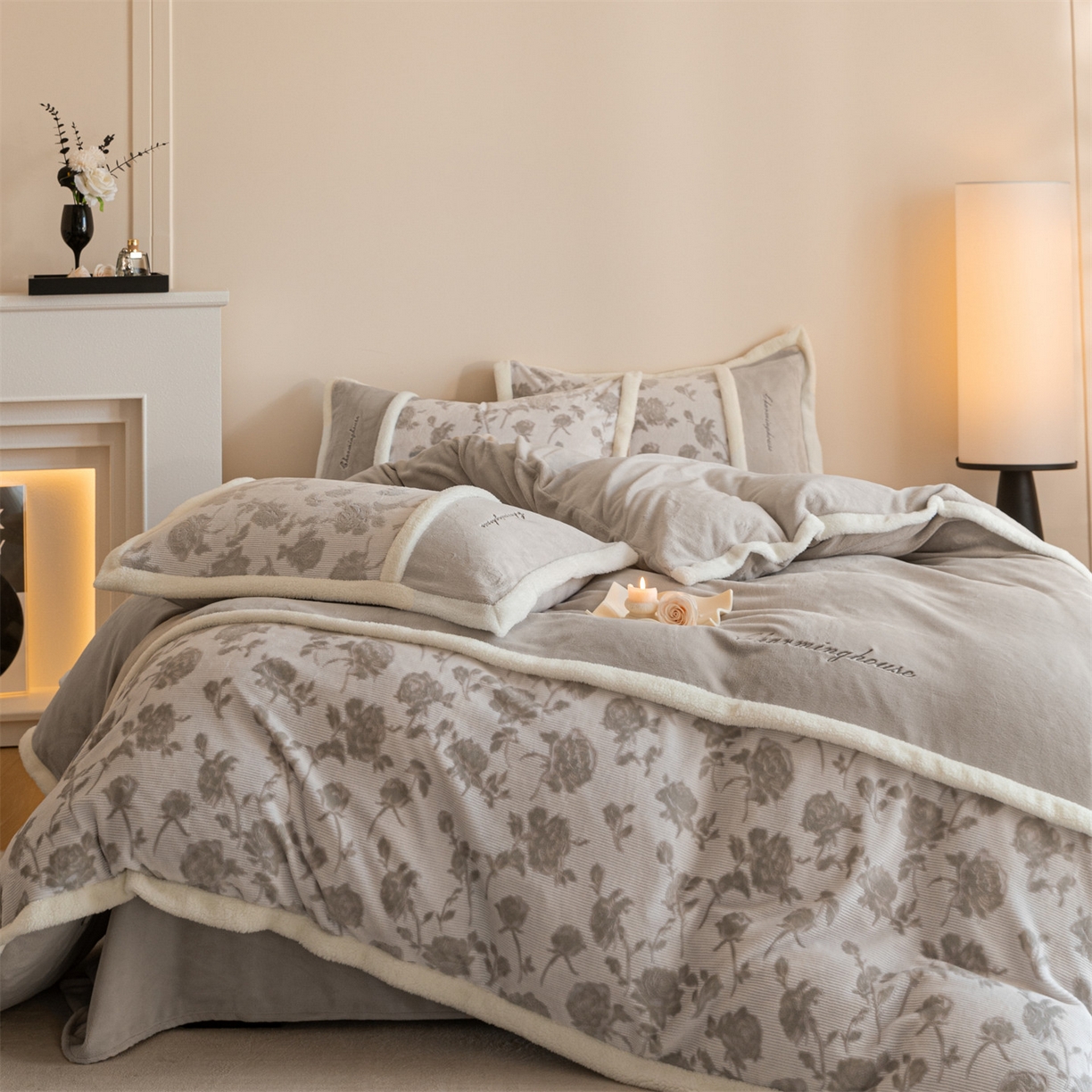 91家纺网 家纺一手货源 找家纺 遇见家居生活馆 2025新款高克重雕花绒拼接刺绣四件套系列-艾菲妮 玫瑰-香草灰