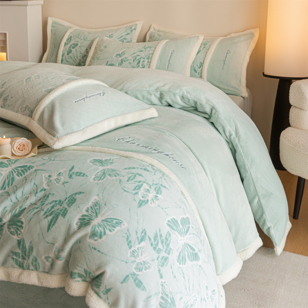 91家纺网 家纺一手货源 找家纺 遇见家居生活馆 2025新款高克重雕花绒拼接刺绣四件套系列-艾菲妮 蝴蝶-清澈蓝