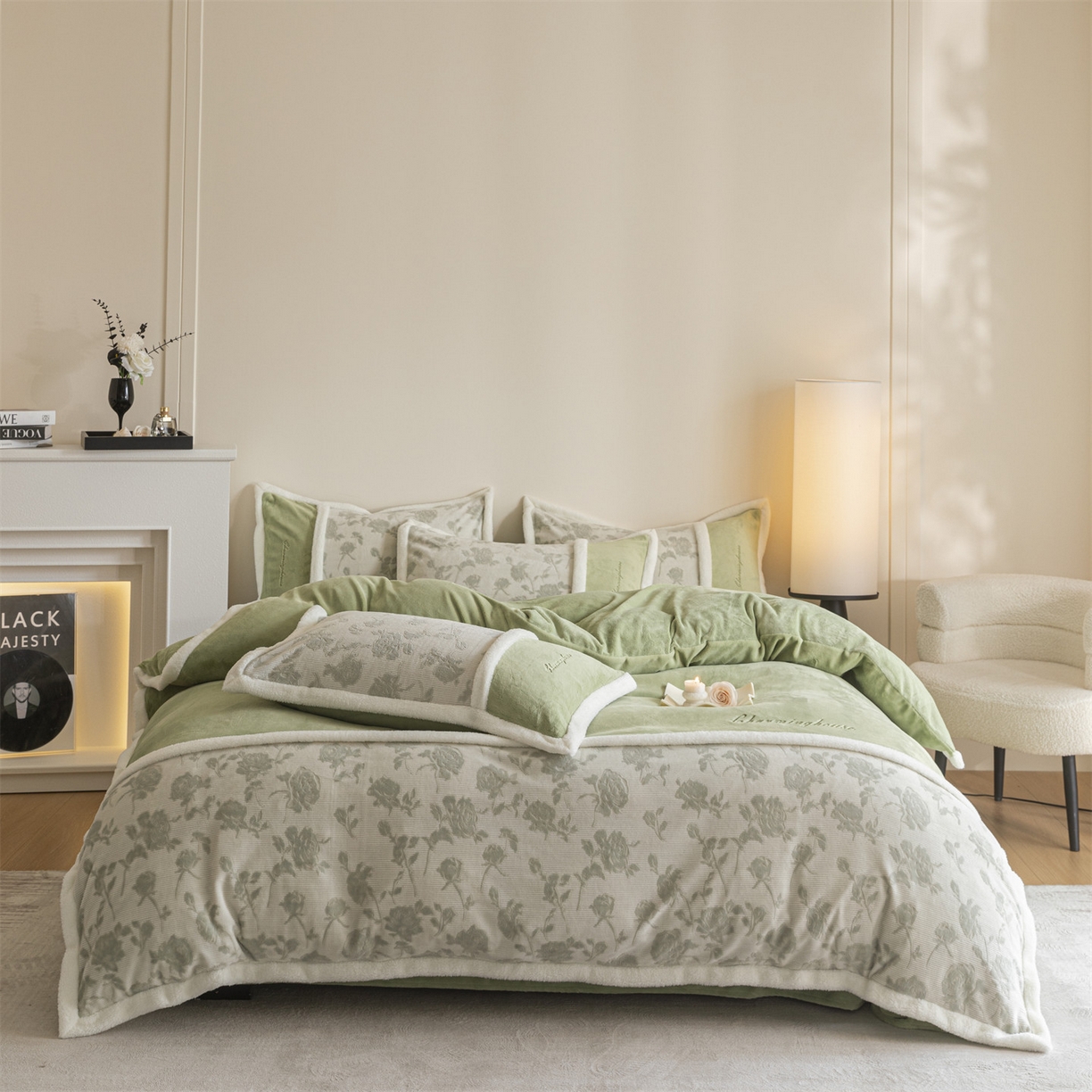 91家纺网 家纺一手货源 找家纺 遇见家居生活馆 2025新款高克重雕花绒拼接刺绣四件套系列-艾菲妮 玫瑰-月白绿