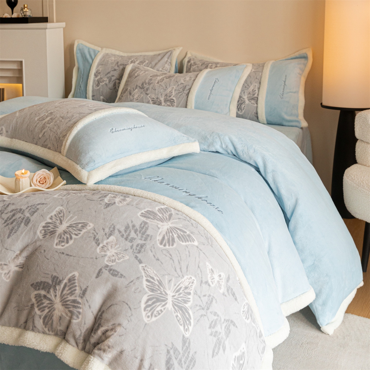 91家纺网 家纺一手货源 找家纺 遇见家居生活馆 2025新款高克重雕花绒拼接刺绣四件套系列-艾菲妮 蝴蝶-天空蓝