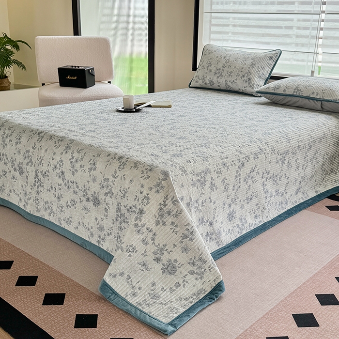 91家纺网 家纺一手货源 找家纺 卢赛尔 2025新款印花加厚原麻宝宝绒双拼保暖床盖款三件套 青千雪