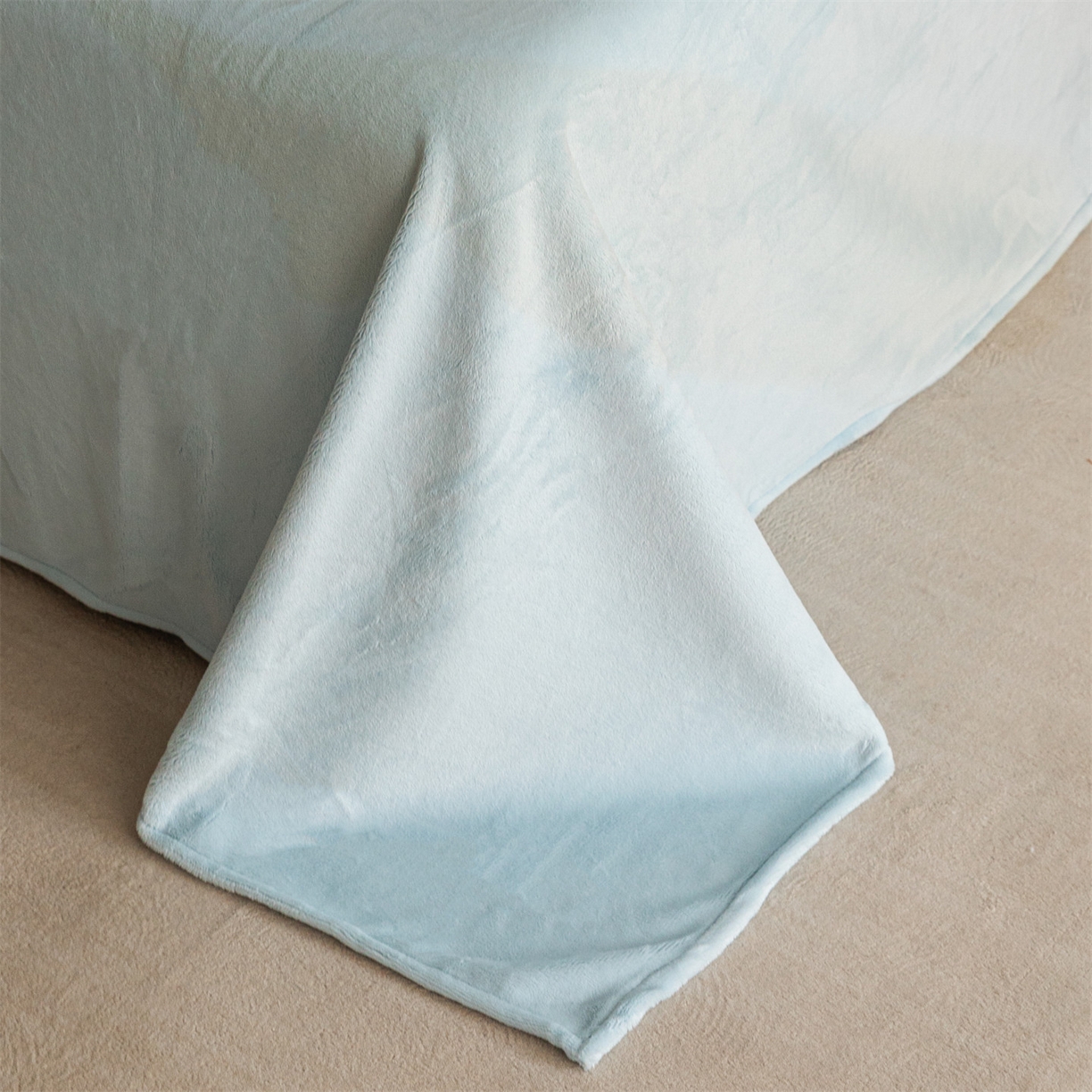 91家纺网 家纺一手货源 找家纺 遇见家居生活馆 2025新款高克重雕花绒拼接刺绣四件套系列-艾菲妮 蝴蝶-天空蓝