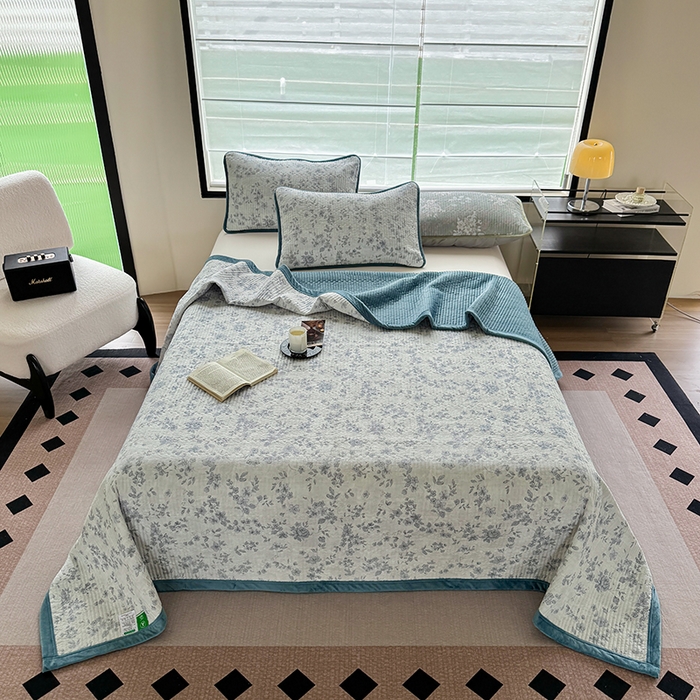 91家纺网 家纺一手货源 找家纺 卢赛尔 2025新款印花加厚原麻宝宝绒双拼保暖床盖款三件套 青千雪