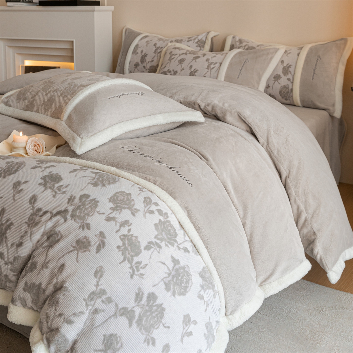 91家纺网 家纺一手货源 找家纺 遇见家居生活馆 2025新款高克重雕花绒拼接刺绣四件套系列-艾菲妮 玫瑰-香草灰