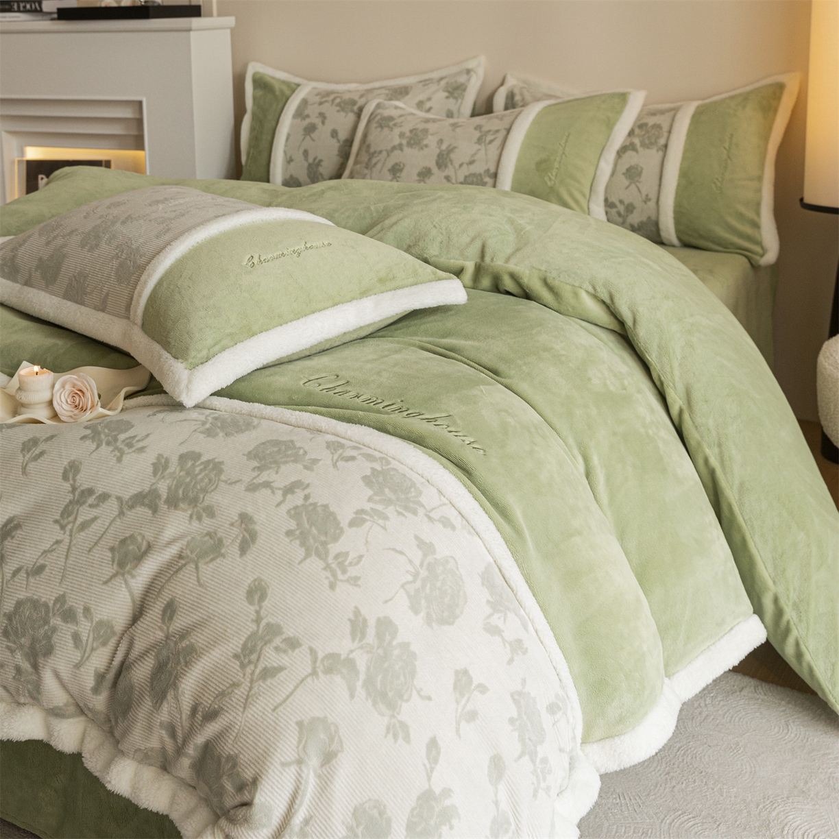 91家纺网 家纺一手货源 找家纺 遇见家居生活馆 2025新款高克重雕花绒拼接刺绣四件套系列-艾菲妮 玫瑰-月白绿