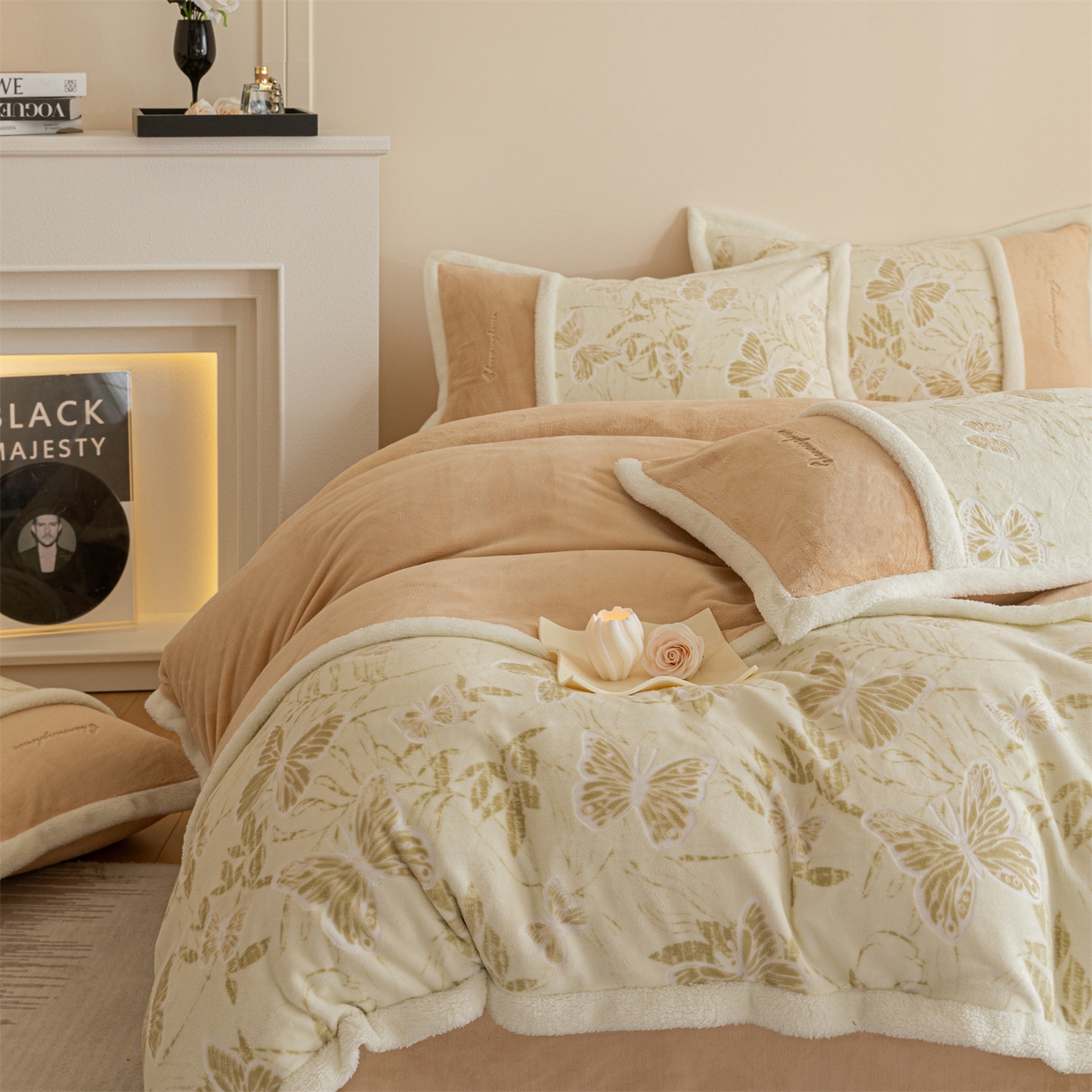 91家纺网 家纺一手货源 找家纺 遇见家居生活馆 2025新款高克重雕花绒拼接刺绣四件套系列-艾菲妮 蝴蝶-香槟色