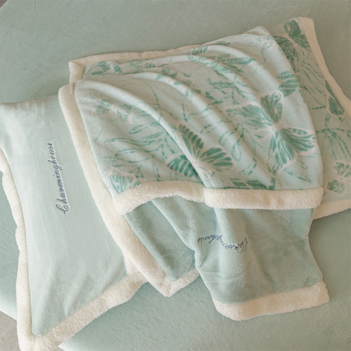 91家纺网 家纺一手货源 找家纺 遇见家居生活馆 2025新款高克重雕花绒拼接刺绣四件套系列-艾菲妮 蝴蝶-清澈蓝