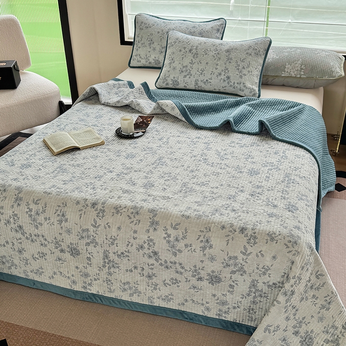 91家纺网 家纺一手货源 找家纺 卢赛尔 2025新款印花加厚原麻宝宝绒双拼保暖床盖款三件套 青千雪