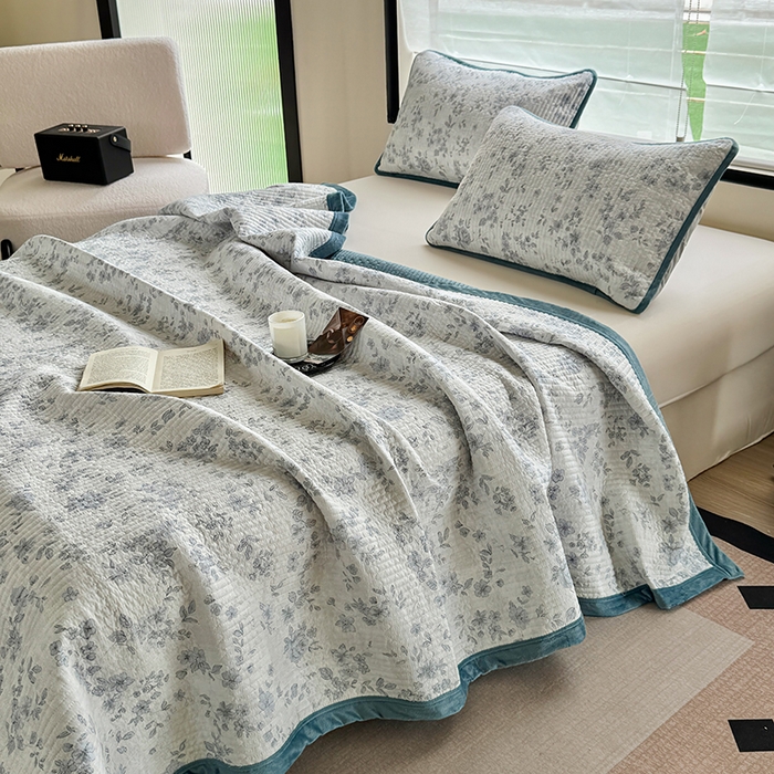 91家纺网 家纺一手货源 找家纺 卢赛尔 2025新款印花加厚原麻宝宝绒双拼保暖床盖款三件套 青千雪