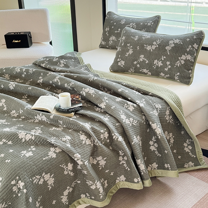 91家纺网 家纺一手货源 找家纺 卢赛尔 2025新款印花加厚原麻宝宝绒双拼保暖床盖款三件套 森屿