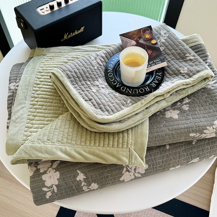 91家纺网 家纺一手货源 找家纺 卢赛尔 2025新款印花加厚原麻宝宝绒双拼保暖床盖款三件套 森屿