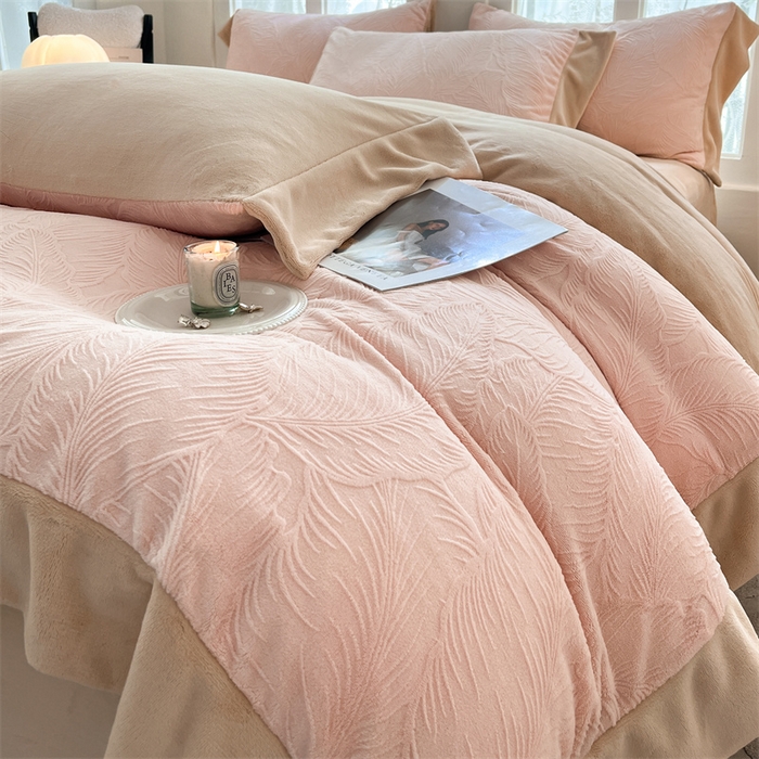 91家纺网 家纺一手货源 找家纺 （总）遇见家居生活馆 2025新款A类牛奶绒雕花四件套-羽飞舞