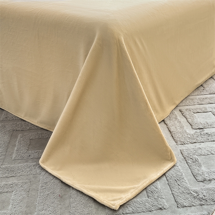 91家纺网 家纺一手货源 找家纺 遇见家居生活馆 2025新款A类牛奶绒雕花四件套-羽飞舞 奶芋色+杏仁