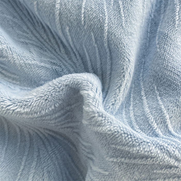 91家纺网 家纺一手货源 找家纺 遇见家居生活馆 2025新款A类牛奶绒雕花四件套-羽飞舞 婴儿蓝+星辰灰