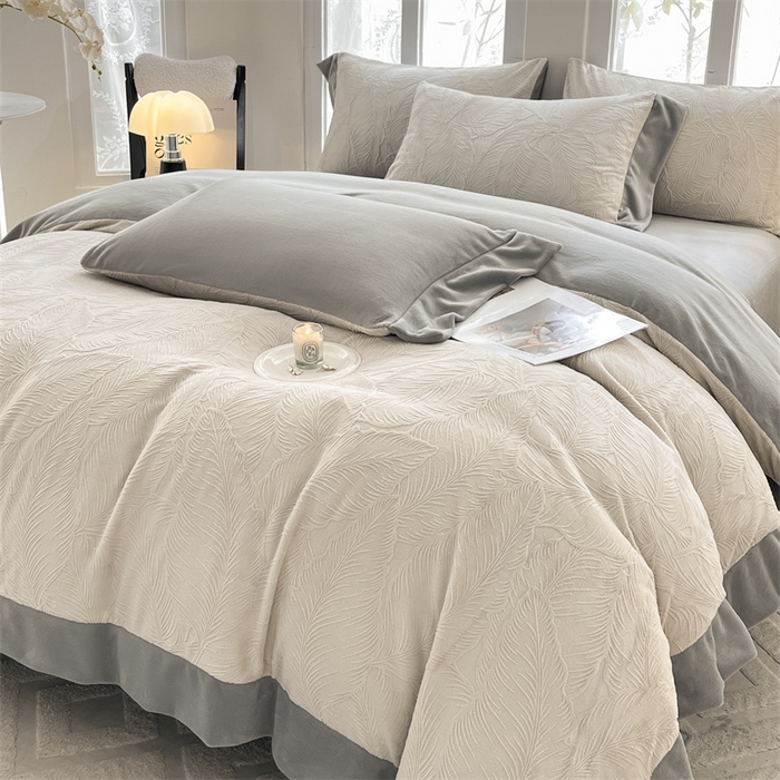 遇见家居生活馆 2025新款A类牛奶绒雕花四件套-羽飞舞 香草灰+经典灰