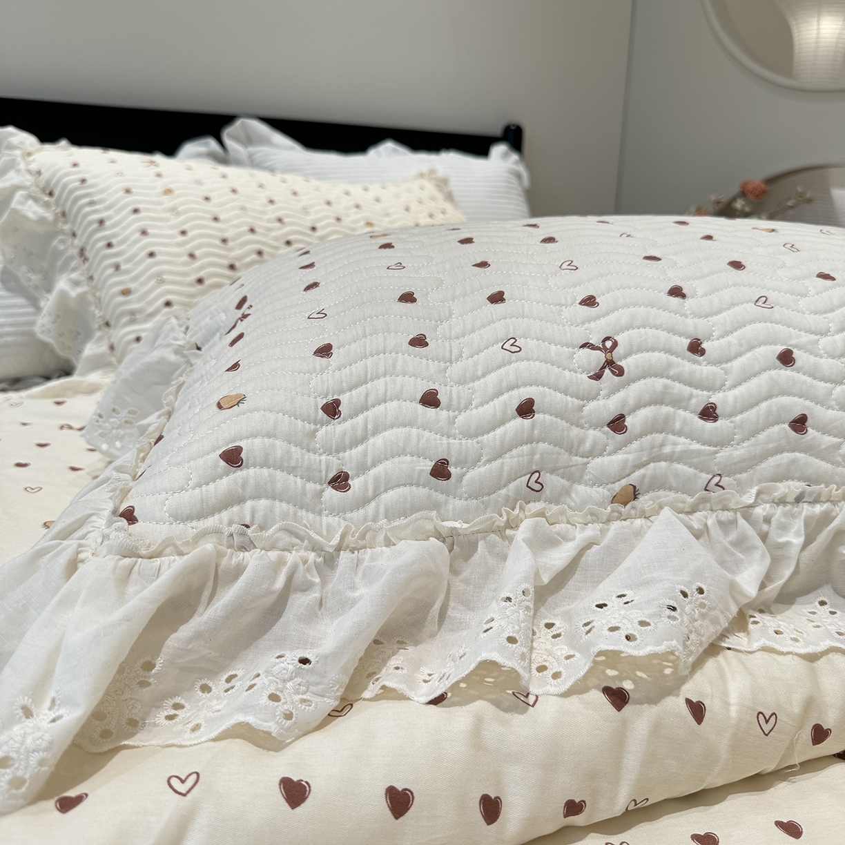 91家纺网 家纺一手货源 找家纺 奈萝家纺 2025新款全棉蕾丝花边被套春秋被床盖四件套床盖三件套 小小爱心