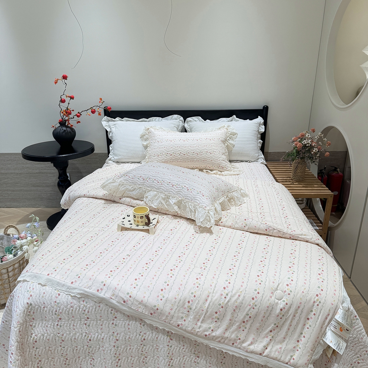 91家纺网 家纺一手货源 找家纺 奈萝家纺 2025新款全棉蕾丝花边被套春秋被床盖四件套床盖三件套 草莓酱
