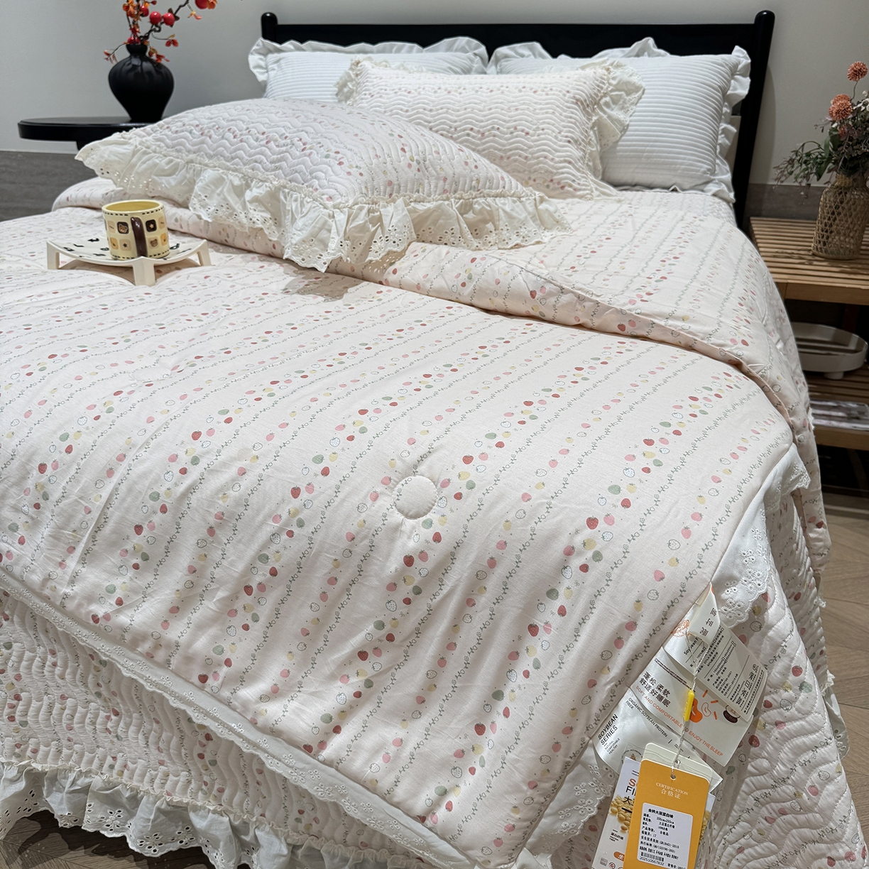 91家纺网 家纺一手货源 找家纺 奈萝家纺 2025新款全棉蕾丝花边被套春秋被床盖四件套床盖三件套 草莓酱