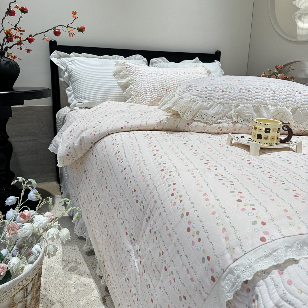 91家纺网 家纺一手货源 找家纺 奈萝家纺 2025新款全棉蕾丝花边被套春秋被床盖四件套床盖三件套 草莓酱