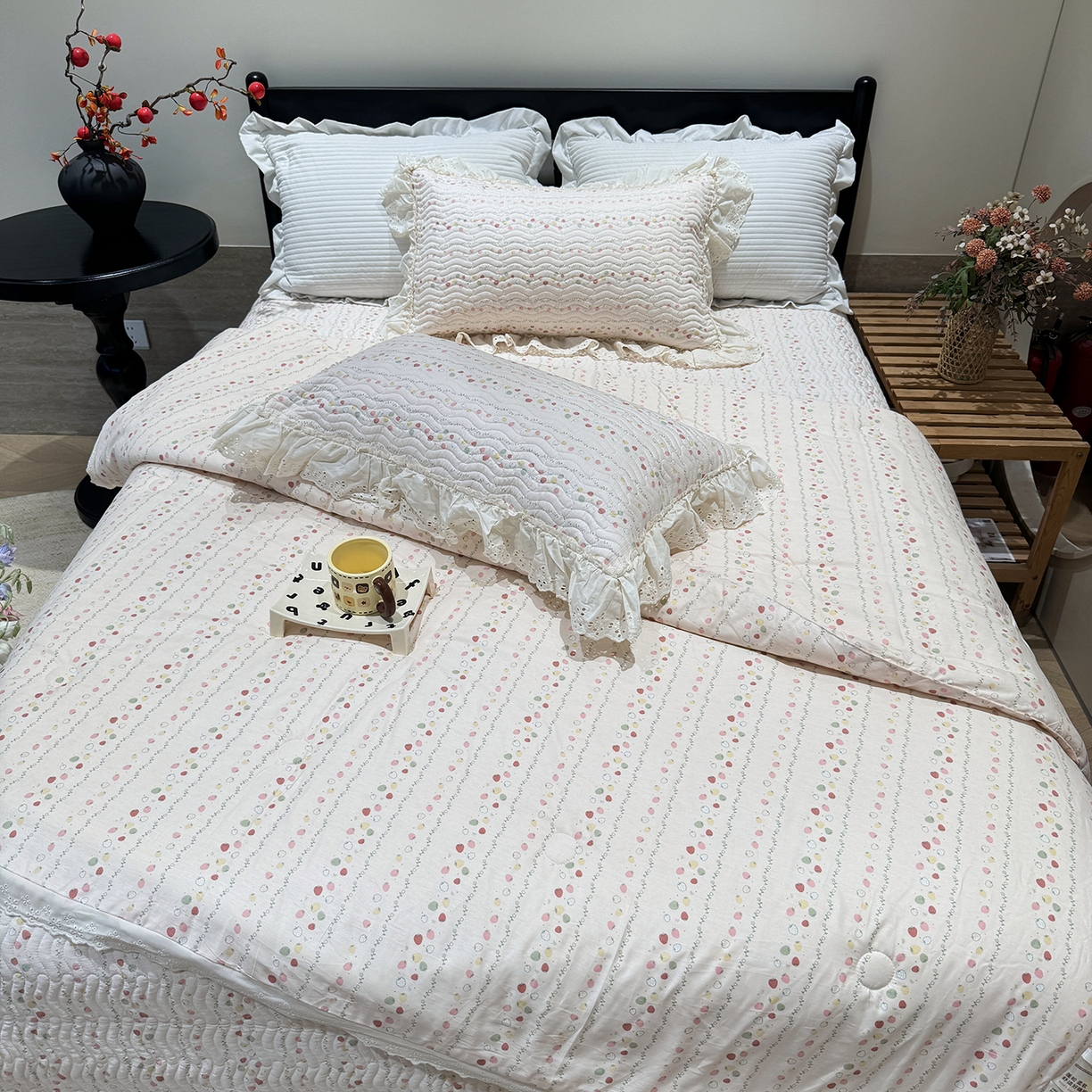 91家纺网 家纺一手货源 找家纺 奈萝家纺 2025新款全棉蕾丝花边被套春秋被床盖四件套床盖三件套 草莓酱