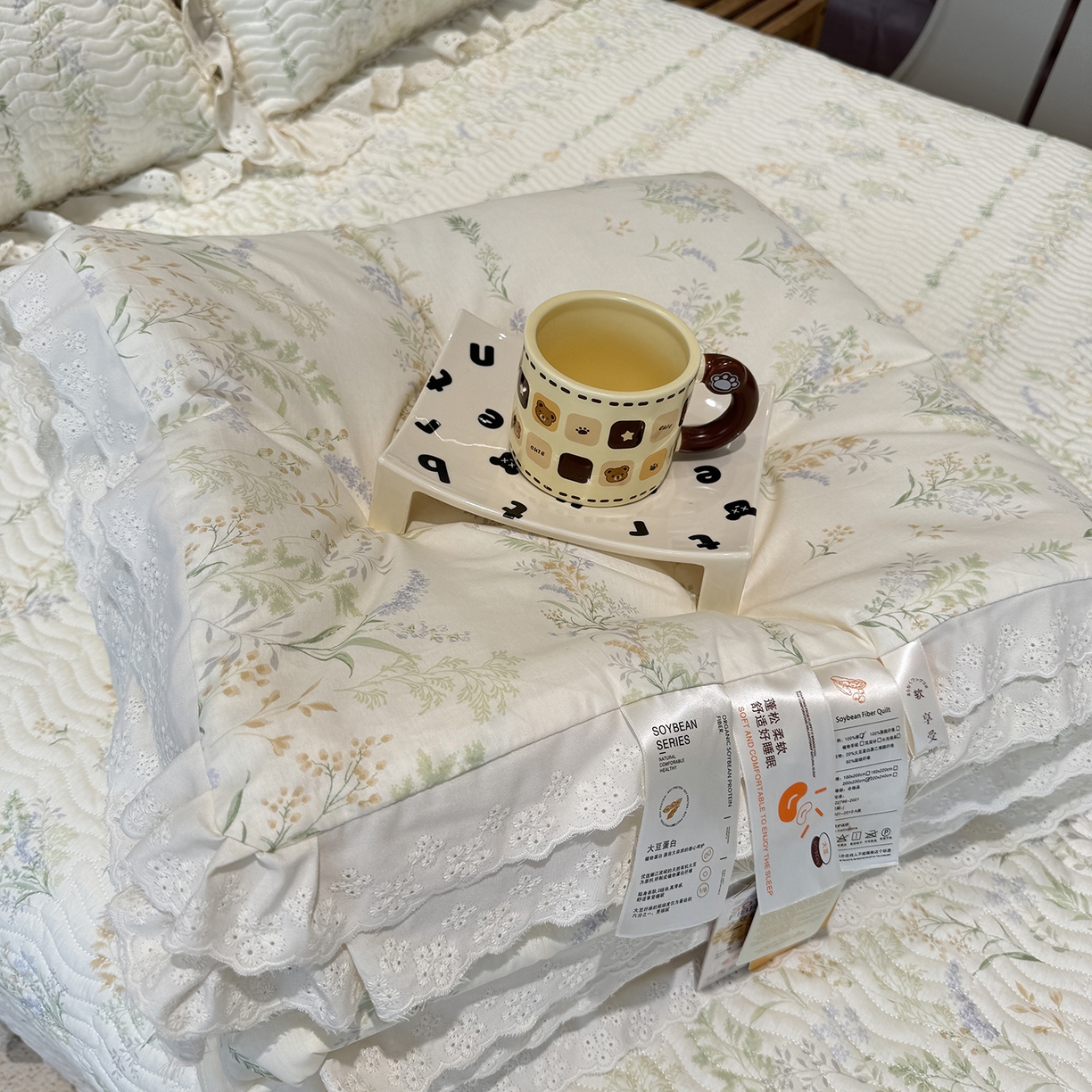 91家纺网 家纺一手货源 找家纺 奈萝家纺 2025新款全棉蕾丝花边被套春秋被床盖四件套床盖三件套 芳草恋