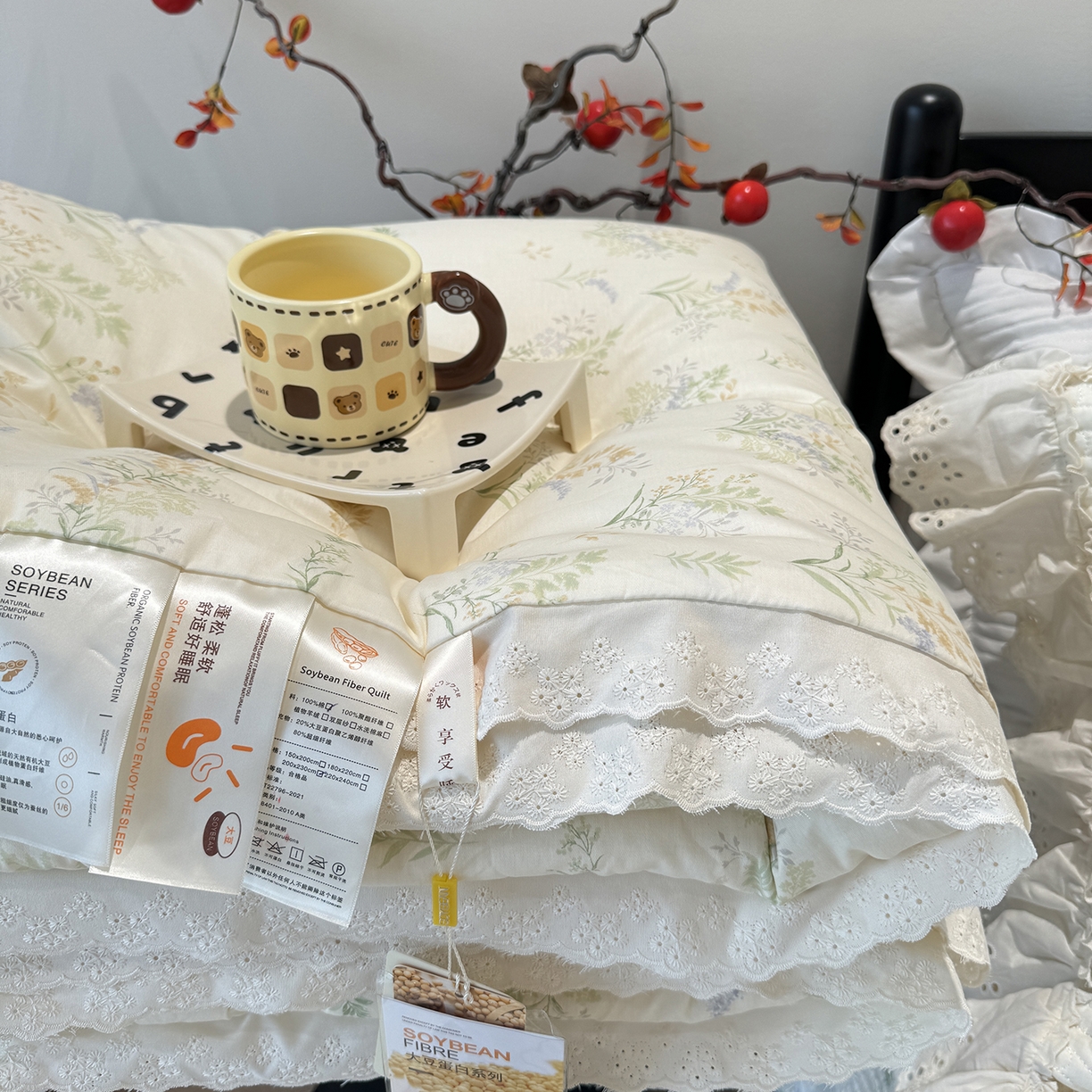 91家纺网 家纺一手货源 找家纺 奈萝家纺 2025新款全棉蕾丝花边被套春秋被床盖四件套床盖三件套 芳草恋