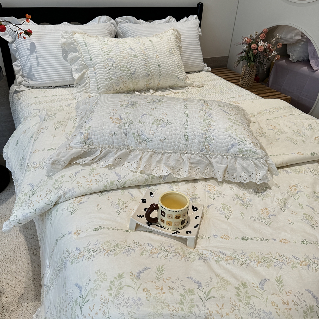 91家纺网 家纺一手货源 找家纺 奈萝家纺 2025新款全棉蕾丝花边被套春秋被床盖四件套床盖三件套 芳草恋