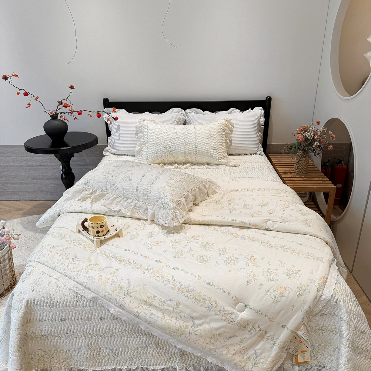 91家纺网 家纺一手货源 找家纺 奈萝家纺 2025新款全棉蕾丝花边被套春秋被床盖四件套床盖三件套 芳草恋