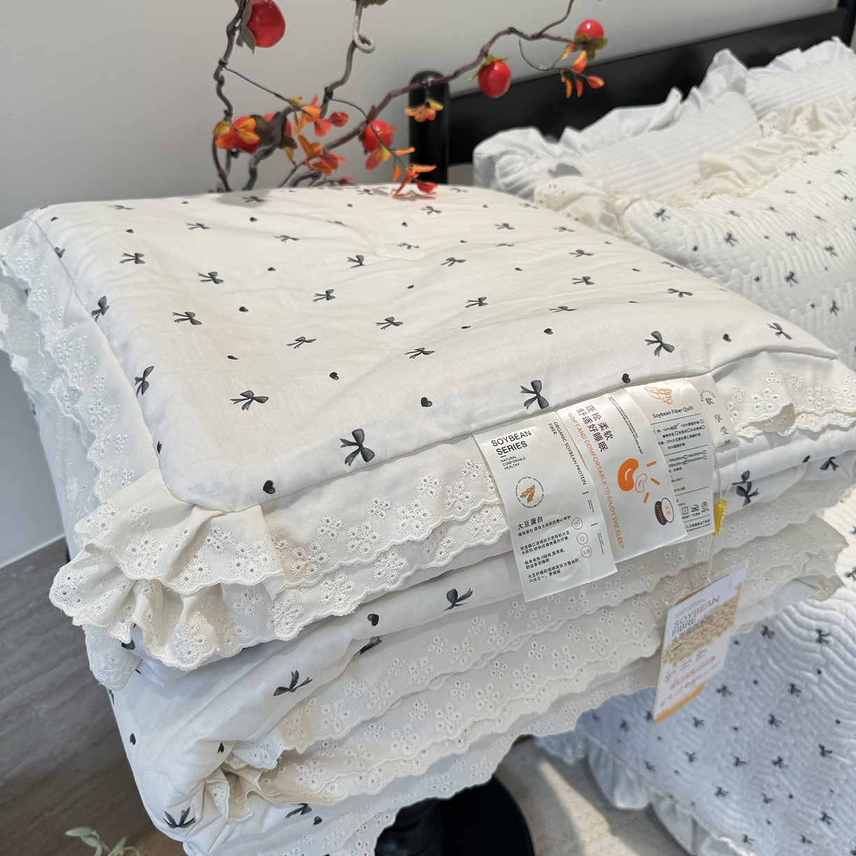 91家纺网 家纺一手货源 找家纺 奈萝家纺 2025新款全棉蕾丝花边被套春秋被床盖四件套床盖三件套 蝴蝶结