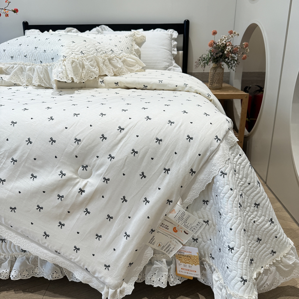 91家纺网 家纺一手货源 找家纺 奈萝家纺 2025新款全棉蕾丝花边被套春秋被床盖四件套床盖三件套 蝴蝶结