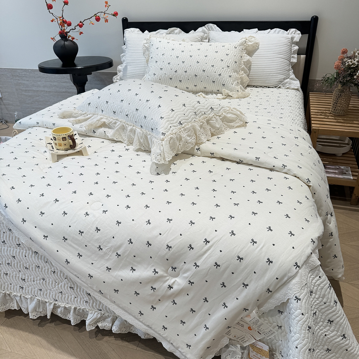 91家纺网 家纺一手货源 找家纺 奈萝家纺 2025新款全棉蕾丝花边被套春秋被床盖四件套床盖三件套 蝴蝶结