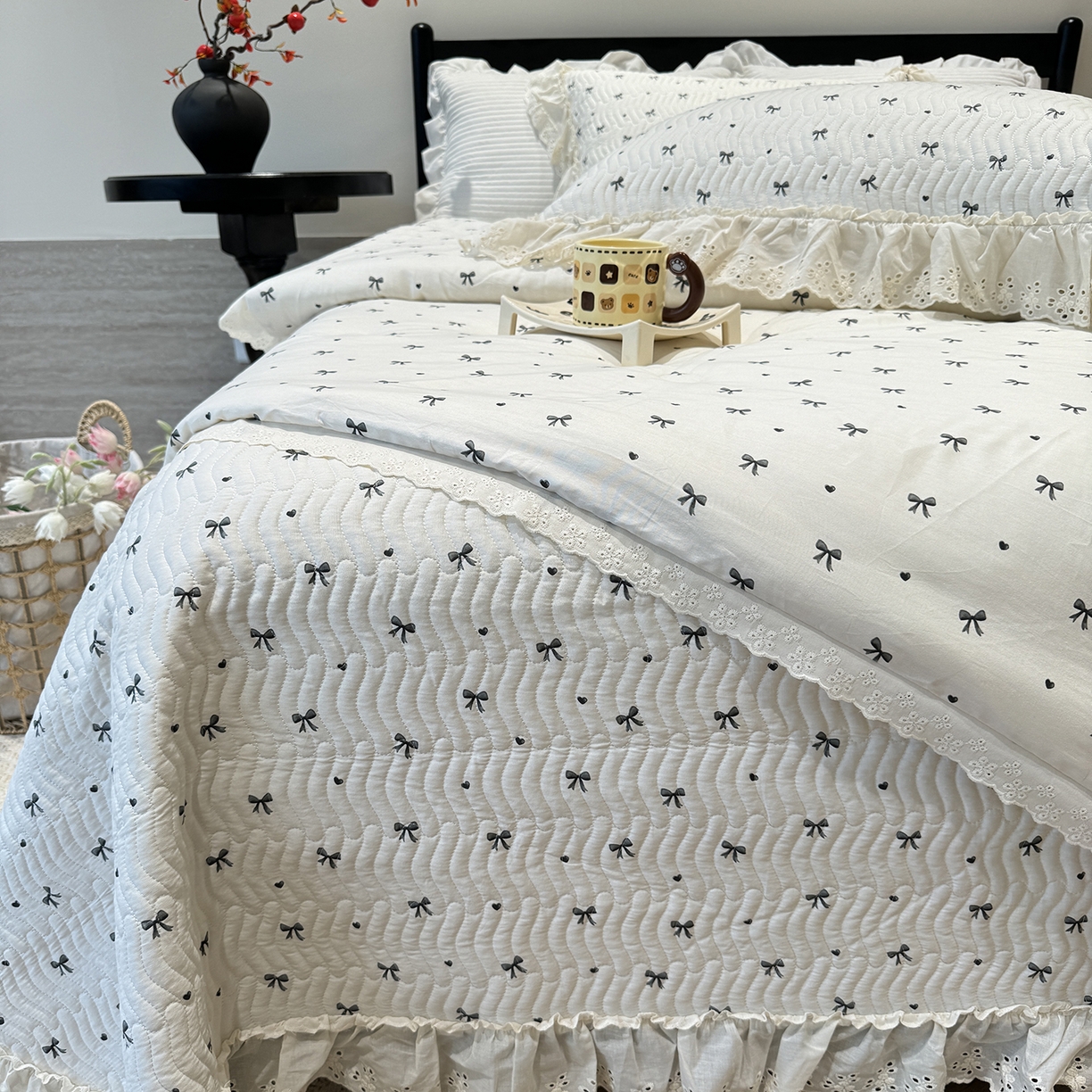 91家纺网 家纺一手货源 找家纺 奈萝家纺 2025新款全棉蕾丝花边被套春秋被床盖四件套床盖三件套 蝴蝶结