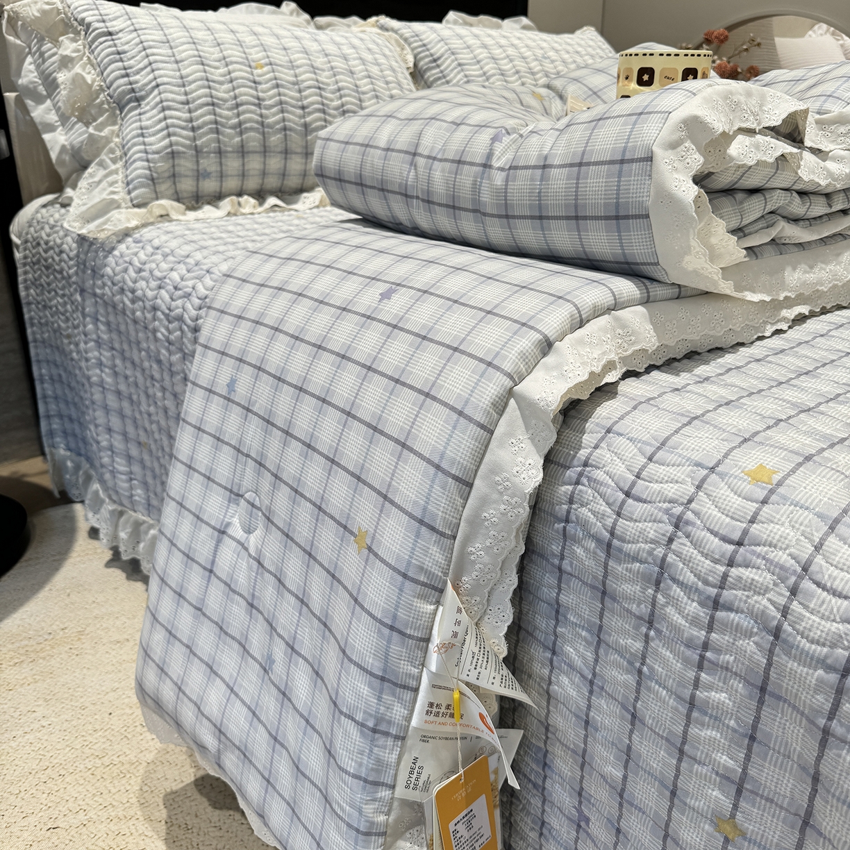 91家纺网 家纺一手货源 找家纺 奈萝家纺 2025新款全棉蕾丝花边被套春秋被床盖四件套床盖三件套 极光之星