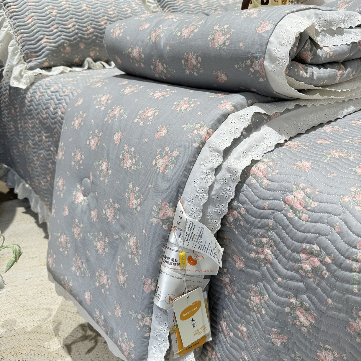 91家纺网 家纺一手货源 找家纺 奈萝家纺 2025新款全棉蕾丝花边被套春秋被床盖四件套床盖三件套 沫婉