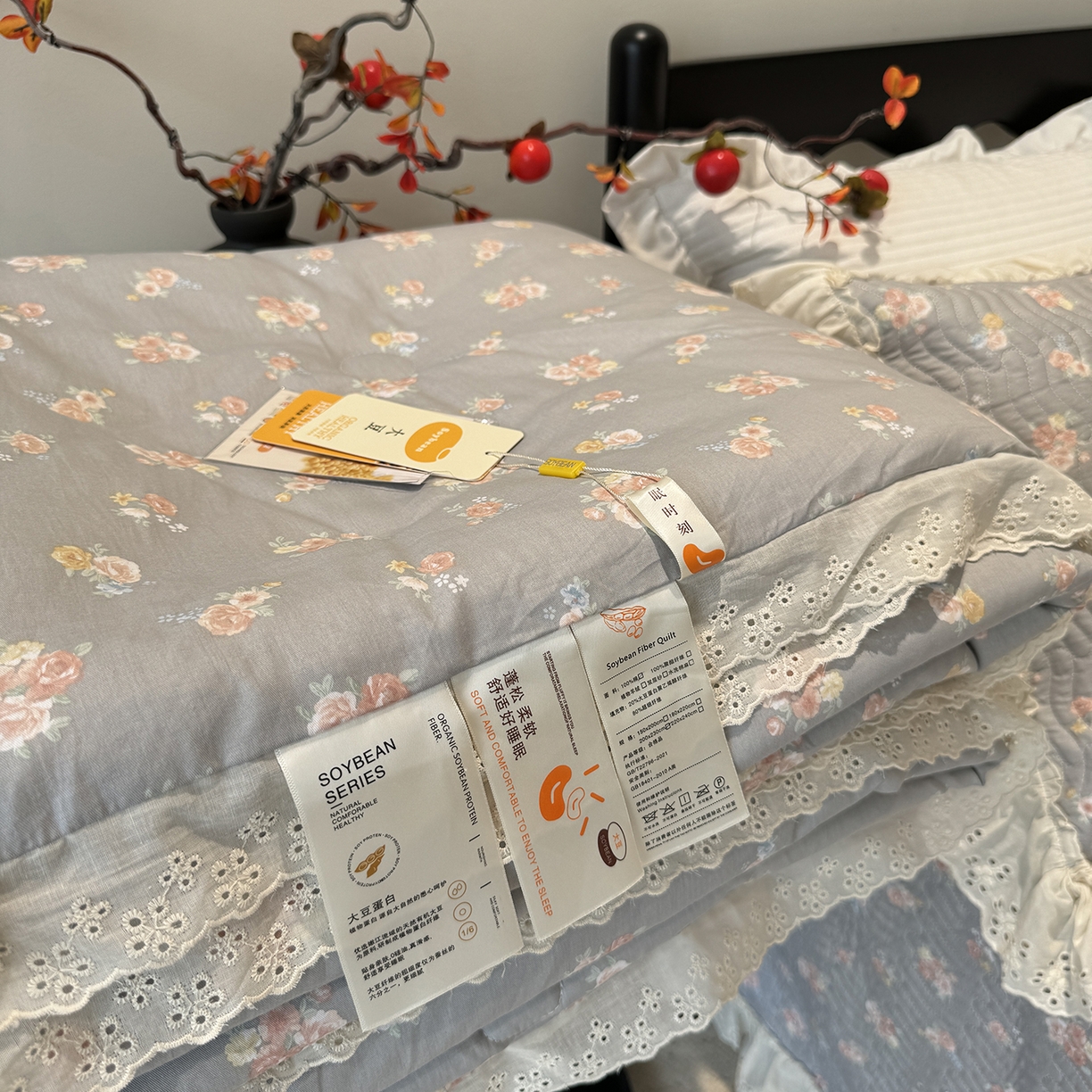 91家纺网 家纺一手货源 找家纺 奈萝家纺 2025新款全棉蕾丝花边被套春秋被床盖四件套床盖三件套 沐辰花灰