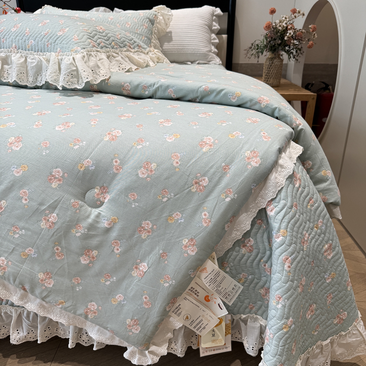 91家纺网 家纺一手货源 找家纺 奈萝家纺 2025新款全棉蕾丝花边被套春秋被床盖四件套床盖三件套 沐辰花绿