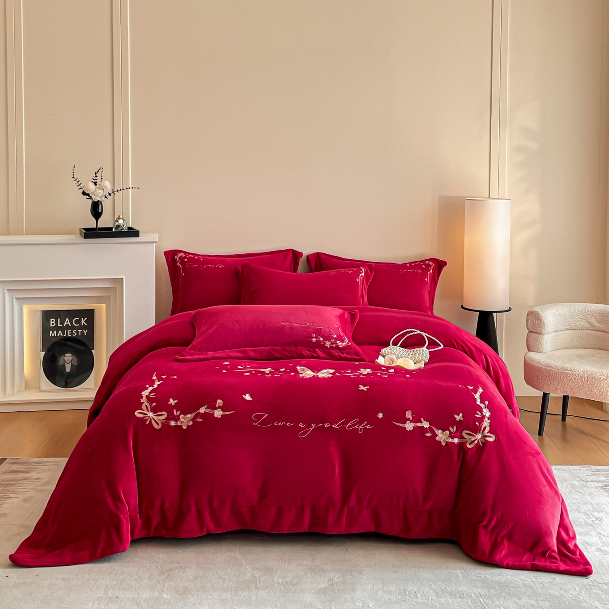 91家纺网 家纺一手货源 找家纺 （总）控价 2025新款 床盖款240克全消光A类刺绣牛奶绒四件套-蝶恋花