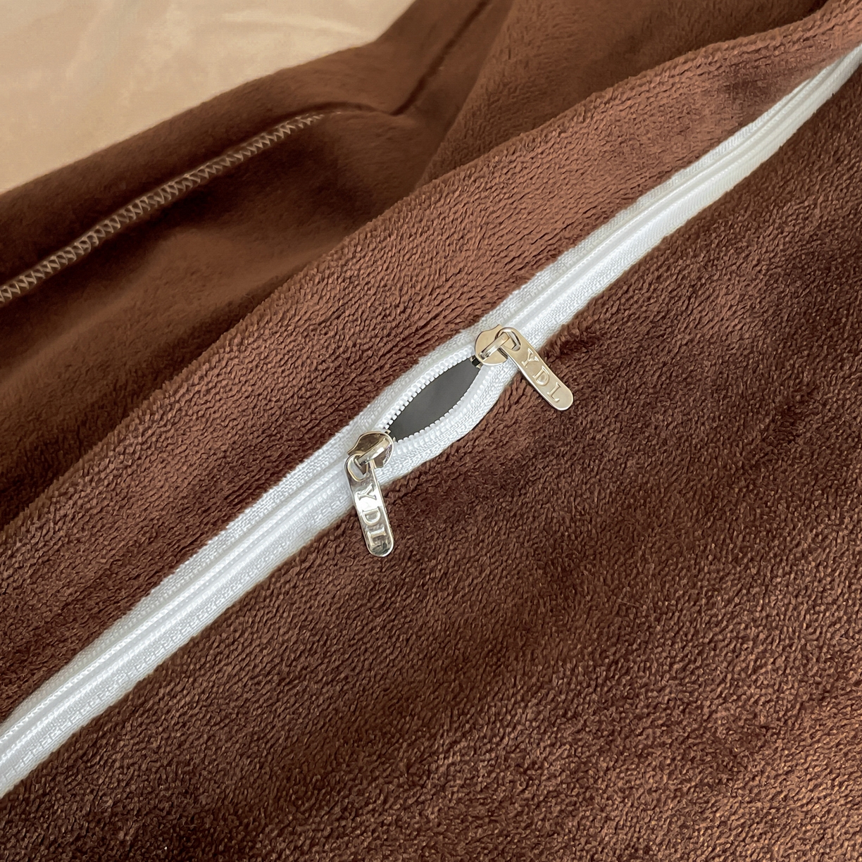 91家纺网 家纺一手货源 找家纺 新方向 2025新款全消光A类刺绣牛奶绒四件套-蝶恋花 蝶恋花-香槟咖