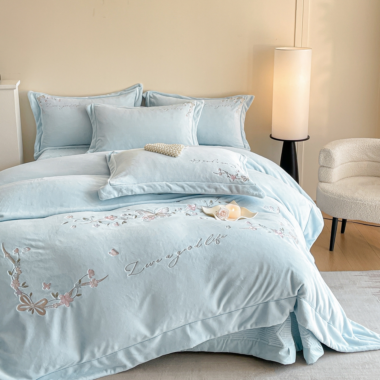 91家纺网 家纺一手货源 找家纺 新方向 2025新款全消光A类刺绣牛奶绒四件套-蝶恋花 蝶恋花-星月蓝