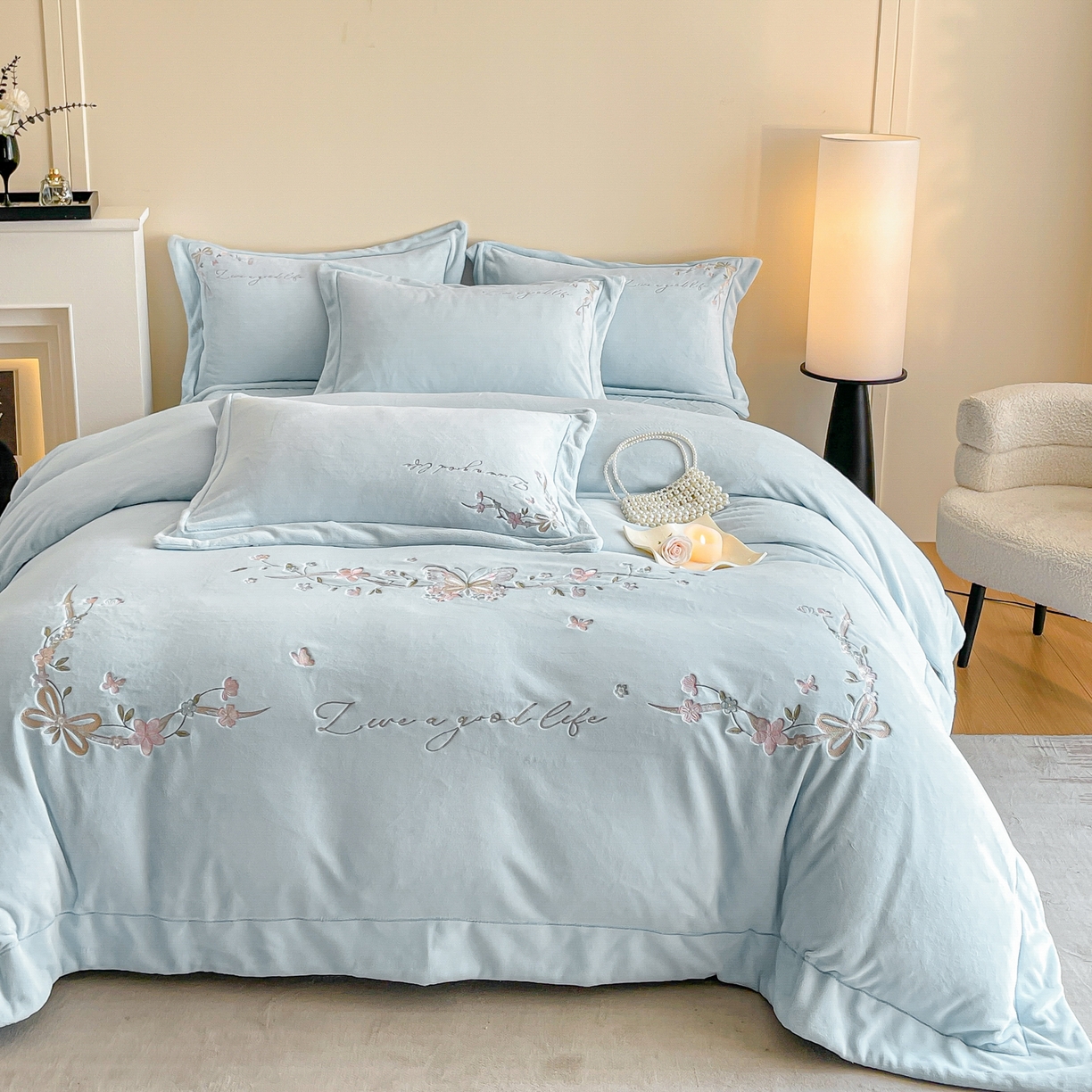 91家纺网 家纺一手货源 找家纺 新方向 2025新款全消光A类刺绣牛奶绒四件套-蝶恋花 蝶恋花-星月蓝