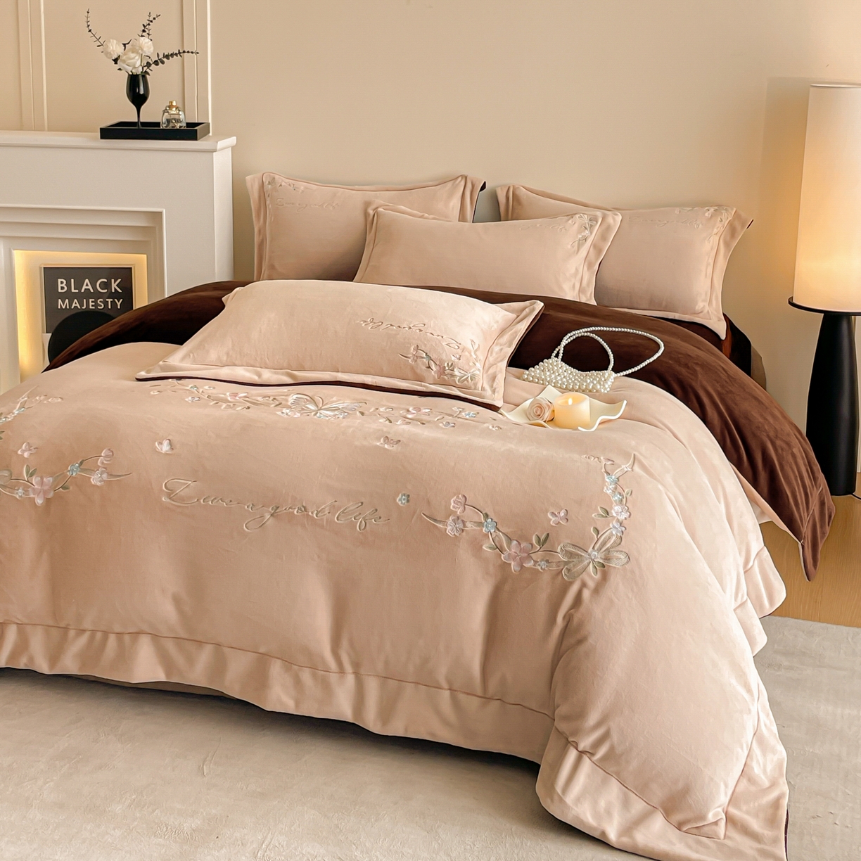 91家纺网 家纺一手货源 找家纺 新方向 2025新款全消光A类刺绣牛奶绒四件套-蝶恋花 蝶恋花-香槟咖