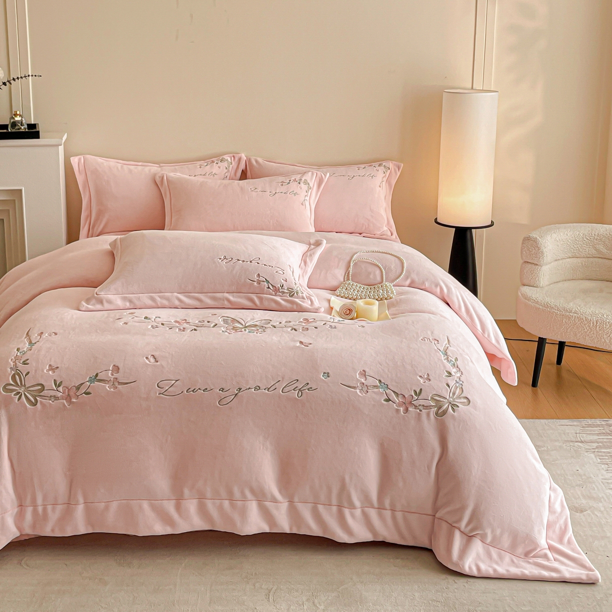 91家纺网 家纺一手货源 找家纺 新方向 2025新款全消光A类刺绣牛奶绒四件套-蝶恋花 蝶恋花-蔷薇粉