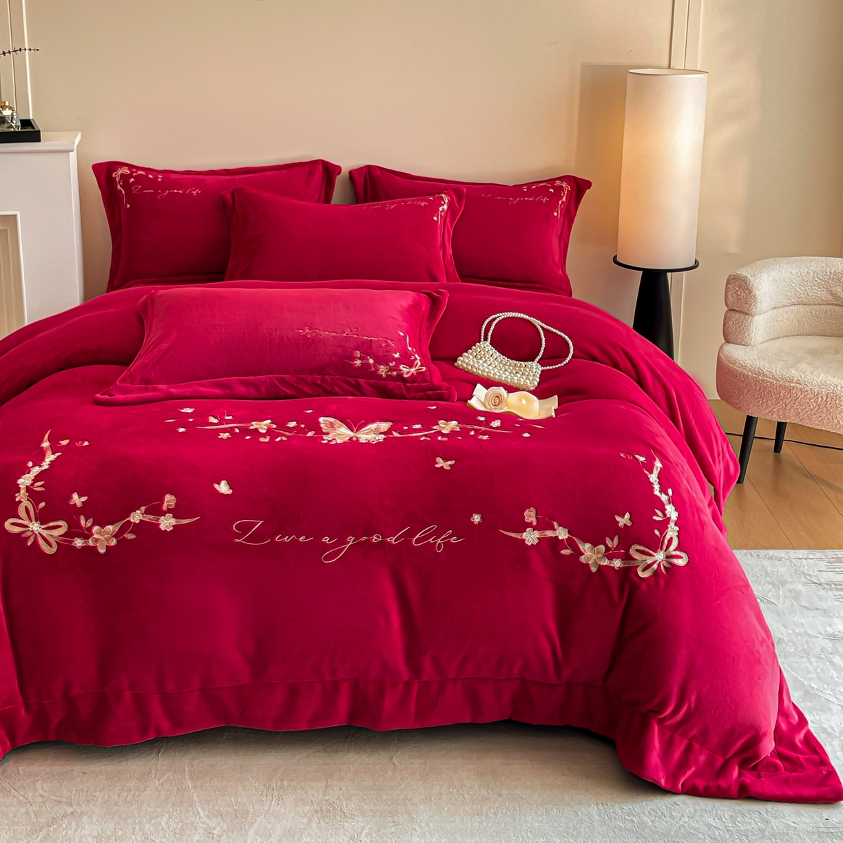 91家纺网 家纺一手货源 找家纺 新方向 2025新款全消光A类刺绣牛奶绒四件套-蝶恋花 蝶恋花-洋酒红