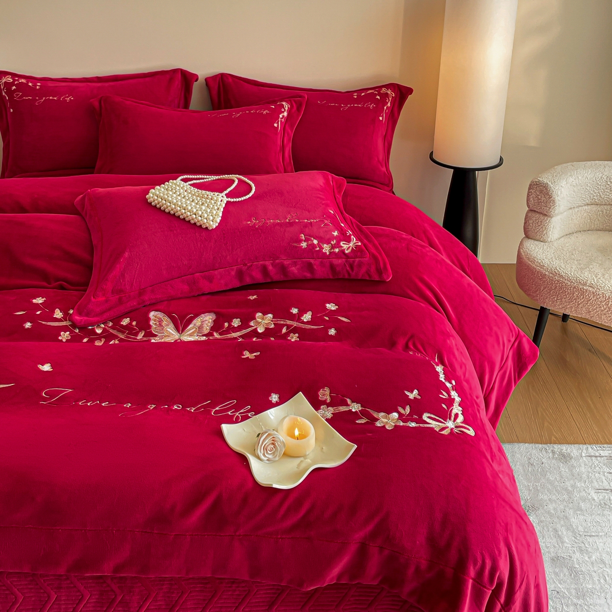 91家纺网 家纺一手货源 找家纺 新方向 2025新款全消光A类刺绣牛奶绒四件套-蝶恋花 蝶恋花-洋酒红