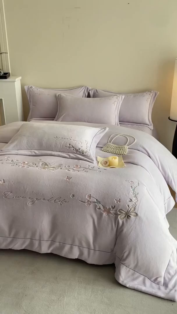 91家纺网 家纺一手货源 找家纺 新方向 2025新款全消光A类刺绣牛奶绒四件套-蝶恋花 蝶恋花-魅紫