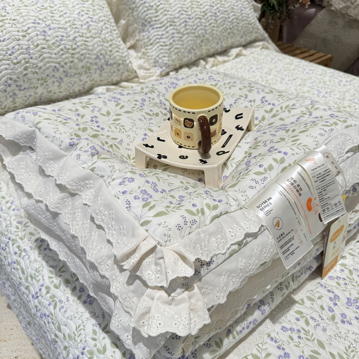 91家纺网 家纺一手货源 找家纺 奈萝家纺 2025新款全棉蕾丝花边被套春秋被床盖四件套床盖三件套 千野紫