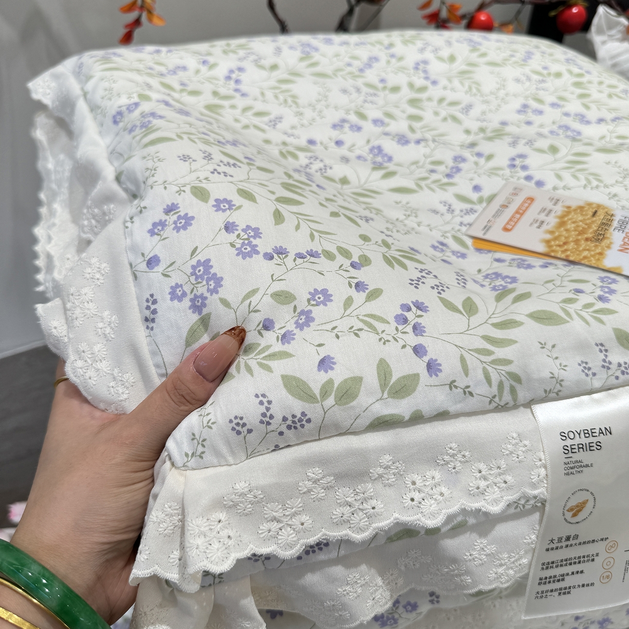 91家纺网 家纺一手货源 找家纺 奈萝家纺 2025新款全棉蕾丝花边被套春秋被床盖四件套床盖三件套 千野紫