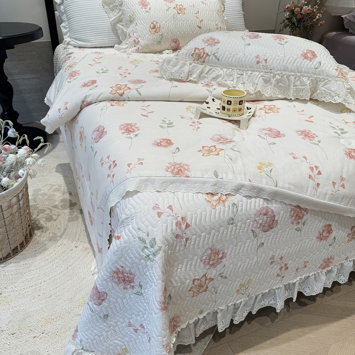 91家纺网 家纺一手货源 找家纺 奈萝家纺 2025新款全棉蕾丝花边被套春秋被床盖四件套床盖三件套 清幽粉