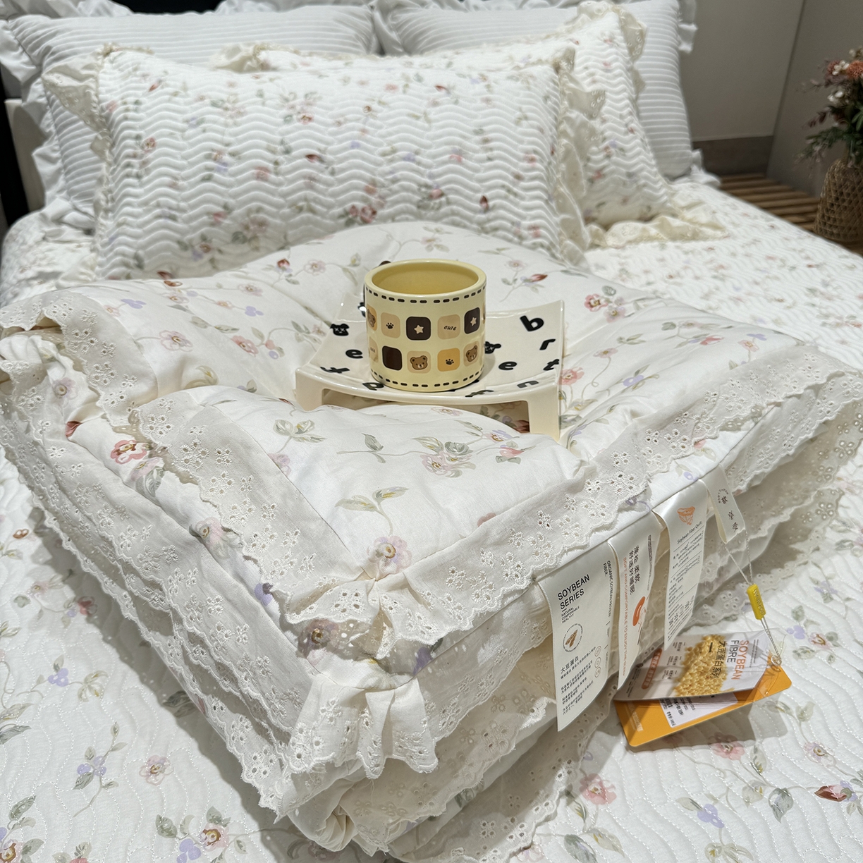 91家纺网 家纺一手货源 找家纺 奈萝家纺 2025新款全棉蕾丝花边被套春秋被床盖四件套床盖三件套 薇语梦