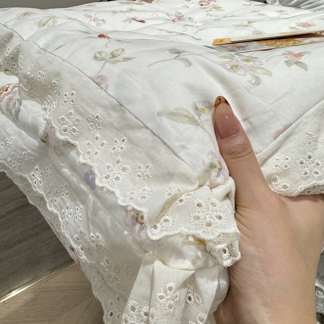 91家纺网 家纺一手货源 找家纺 奈萝家纺 2025新款全棉蕾丝花边被套春秋被床盖四件套床盖三件套 薇语梦